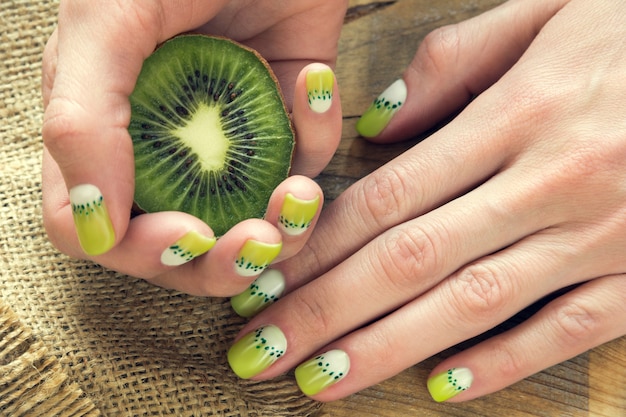 Manicura de arte Kiwil