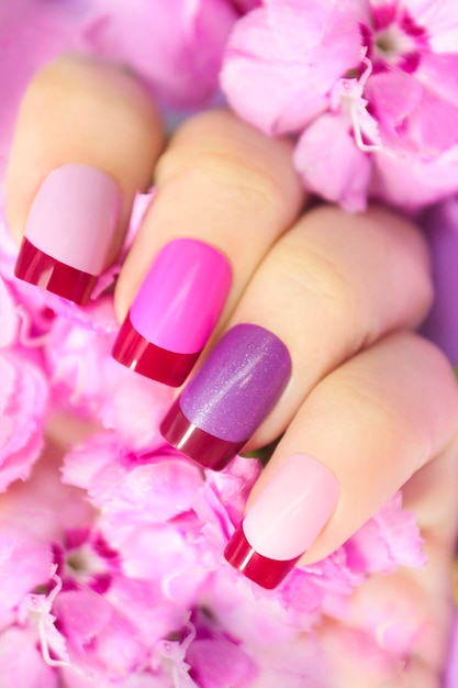 Manicura francesa rosa