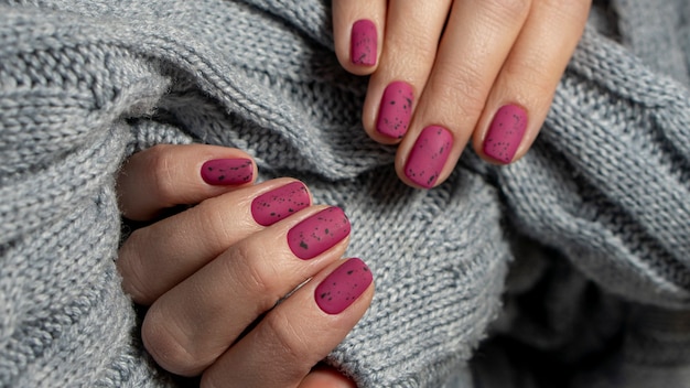 manicura de uñas rosa