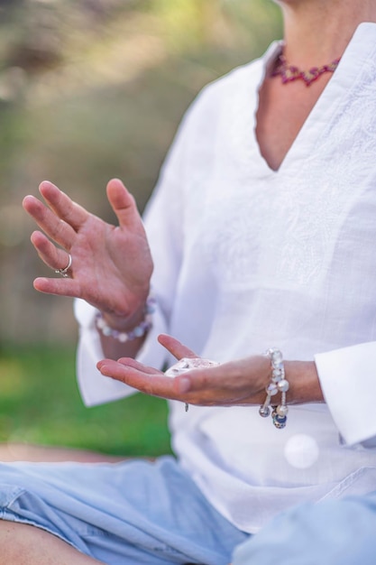 Manifestando Abundancia Meditación Consciente con Cristales