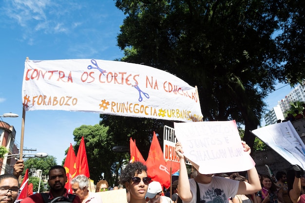 Manifestantes protestam contra a violência, o racismo e o presidente Jair Bolsonaro