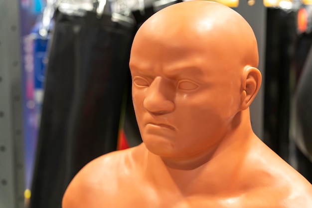 Un maniquí de goma para boxear Muñeco de boxeo para entrenamiento de patadas