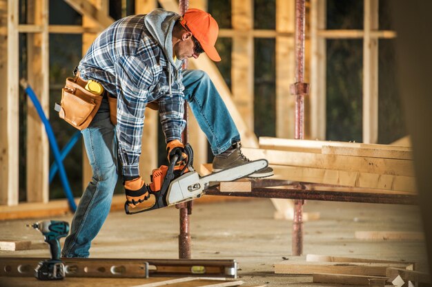 Foto mann arbeitet auf der baustelle