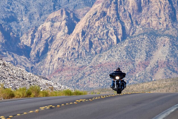 Mann auf dem Fahrrad in Nevada, USA