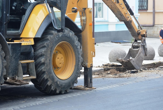 Foto mann, der auf dem feld arbeitet