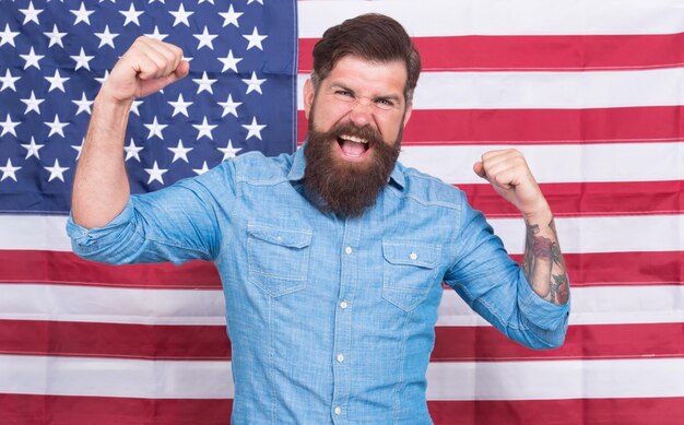 Mann gut gepflegt Hipster stilvolle Erscheinung amerikanische Flagge Hintergrund erfolgreiche Person Konzept