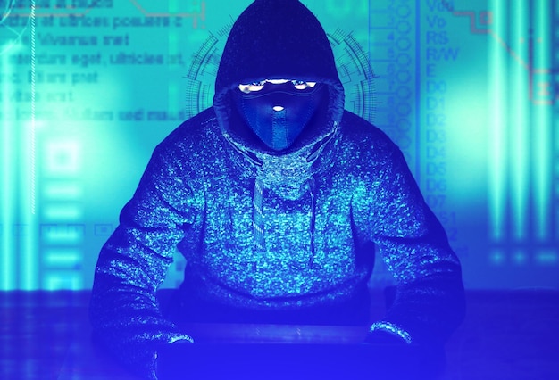 Mann im Hoodie hackt persönliche Daten Informationssicherheit Schutz des Informationskonzepts Schlechtes Passwort