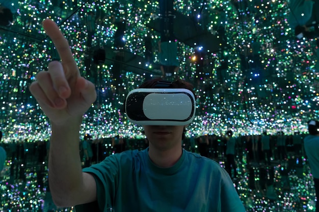 Mann im virtuellen Metaverse