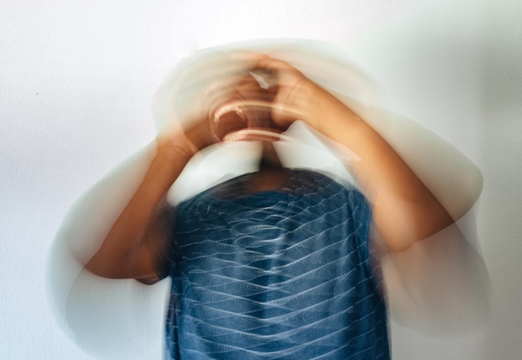 Foto mann in angst und schmerz psychische gesundheit konzept zeigt schwarze oder afroamerikanische mann betont