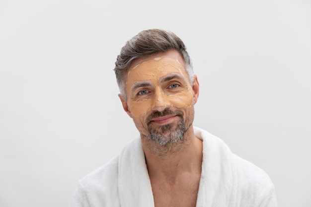 Foto mann mit anti-aging-behandlung