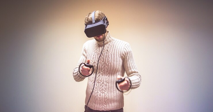Foto mann mit helm virtual reality spielt ein spiel