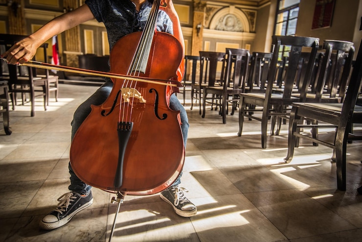 Foto mann spielt klavier