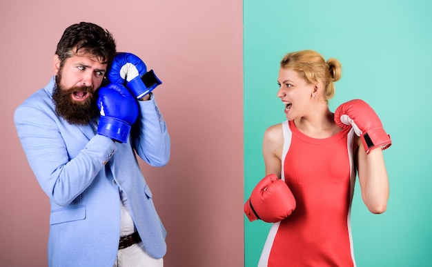 Mann und Frau Boxkampf Boxer kämpfen Handschuhe Schwierige Beziehungen Verliebtes Paar im Wettbewerb Boxen Konfliktkonzept Familienleben Komplizierte Beziehungen Paar romantische Beziehungen