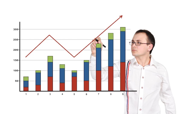 Mann zeichnet Diagramm