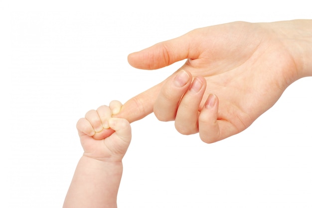 Mano de bebé sosteniendo una mano adulta en blanco