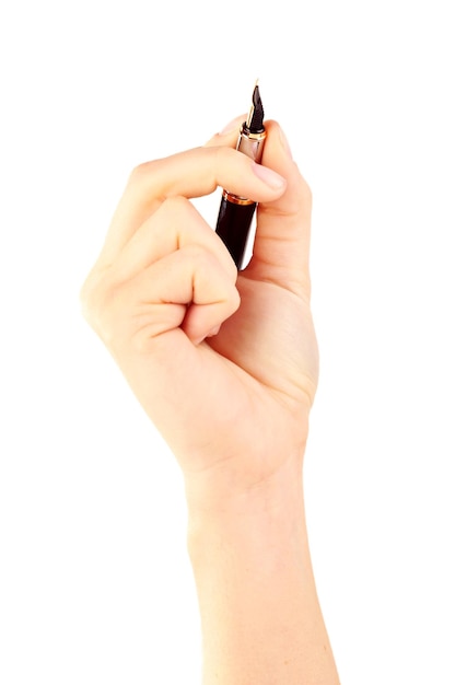 Mano femenina con pluma estilográfica aislado en blanco