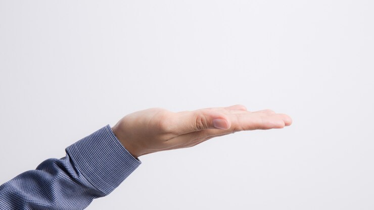 Foto mano de hombre de negocios sobre fondo blanco