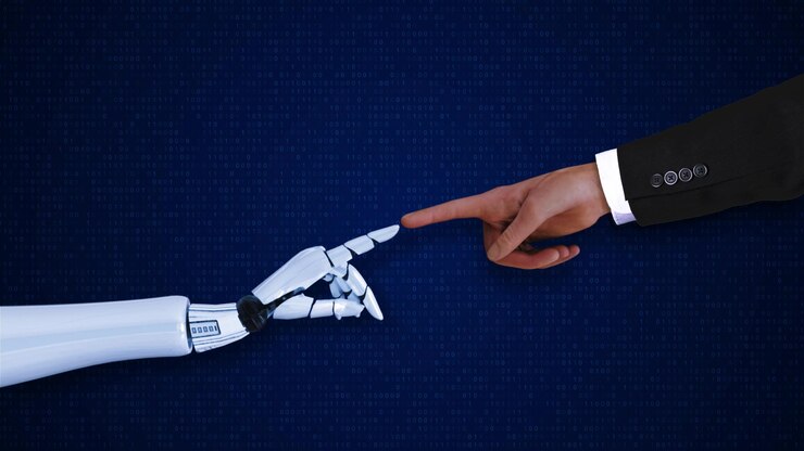 Mano humana y robot tocando