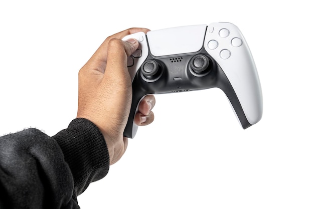 La mano del jugador usando el controlador de la consola de videojuegos