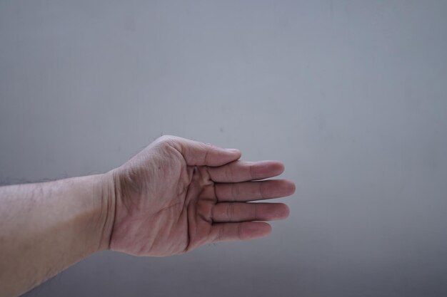 mano lista para estrechar la mano