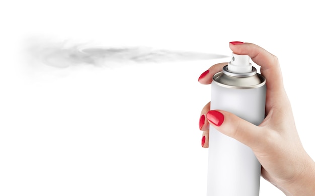 Foto mano de mujer con una lata de pintura en aerosol aislado sobre fondo blanco con trazado de recorte