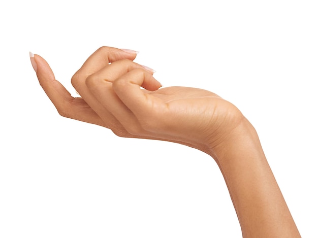 Mano y muñeca de mujer en estudio con manicura para cosméticos, cuidado de la piel o tratamiento de uñas para el bienestar. Dedos de persona o espacio simulado para crema hidratante cosmetología y piel suave sobre fondo blanco.