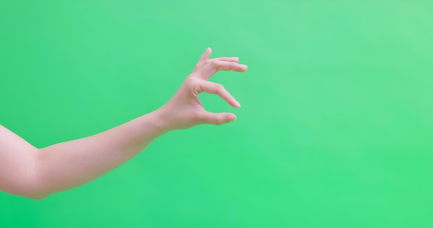 La mano pellizca algo