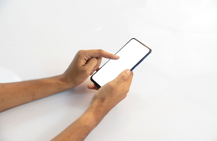 Foto mano de persona en un teléfono inteligente