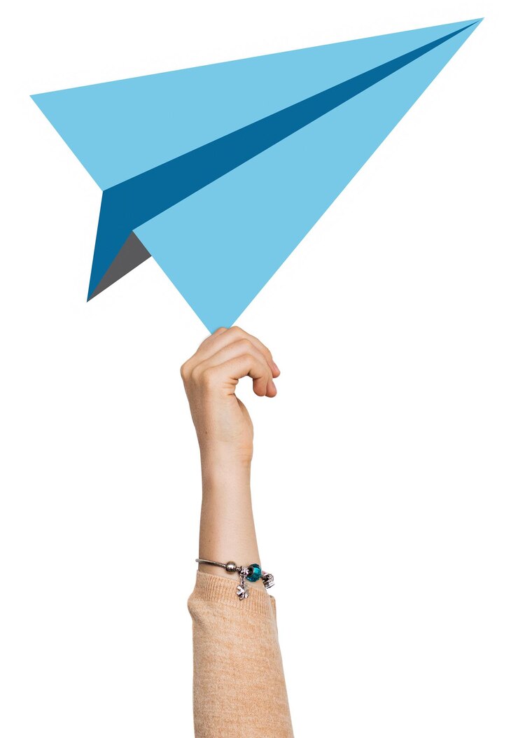 Con la mano png sosteniendo una pegatina de papel plano de fondo transparente