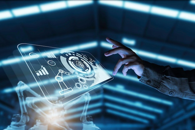 Una mano presiona una pantalla con una pantalla digital que dice "inteligente"