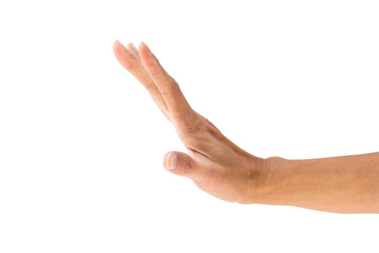 Foto mano recortada de una persona que hace gestos contra un fondo blanco