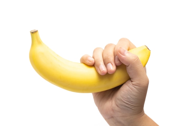 La mano sosteniendo plátanos orgánicos frescos fruta deliciosa aislada en el fondo blanco camino de corte
