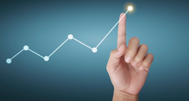 Mano tocando gráficos de indicador financiero y gráfico de análisis de economía de mercado contable