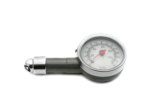 Foto manómetro para medir la presión del aire en neumáticos de automóviles