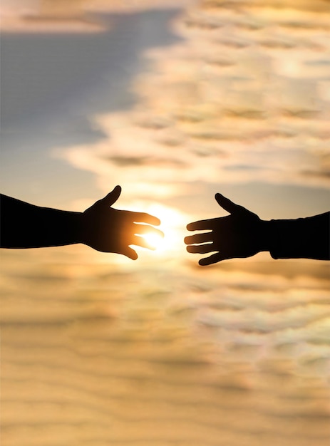 Manos extendidas salvación ayuda silueta concepto de ayuda Dar una mano amiga Gesto de ayuda de rescate o manos Misericordia dos manos silueta sobre fondo de cielo