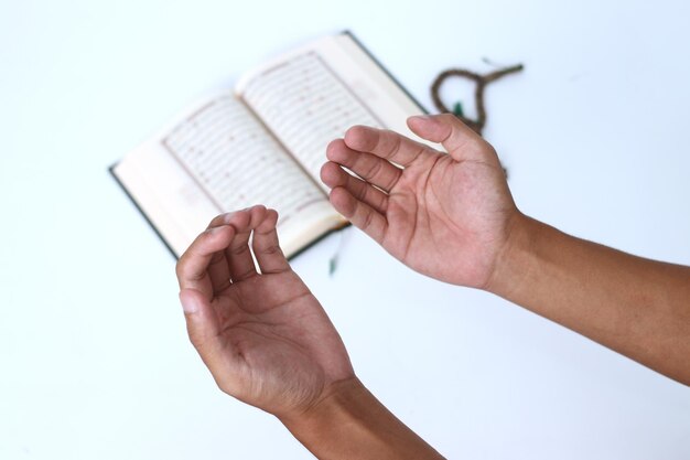 Foto las manos de la fe un momento de oración de ramadán