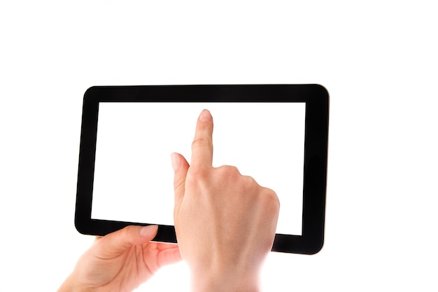 Foto en manos humanas tablet pc gadget de pantalla táctil con aislado
