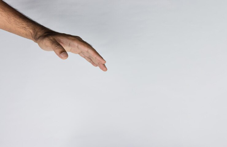 Foto manos masculinas aisladas en blanco
