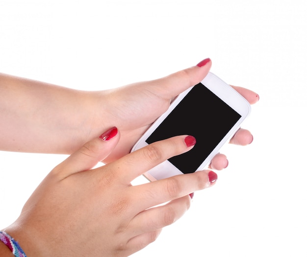 Foto manos de una mujer joven y un teléfono móvil