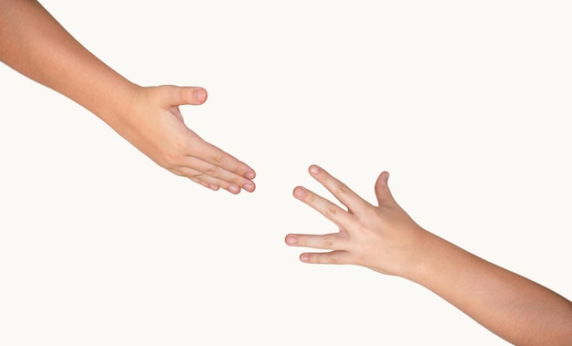 Las manos del niño y la mujer Ayudan a ayudar a apoyar Closeup dos manos que se acercan el uno al otro Niño de la Salvación