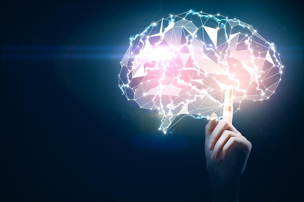 Manos sosteniendo el concepto de tecnología cerebral brillante