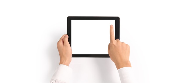 Manos sosteniendo una tableta táctil gadget de computadora con pantalla aislada