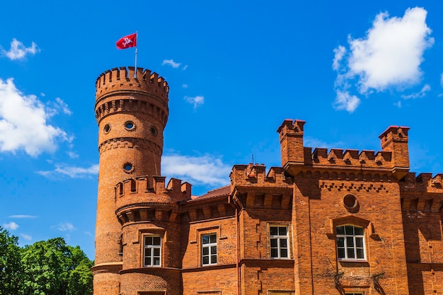 Mansión de estilo renacentista con torre cilíndrica - Castillo de Raudone, Lituania.