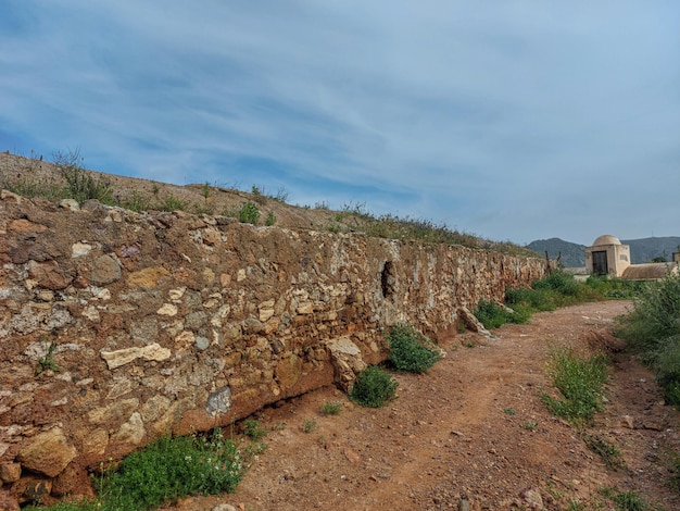 mansión en ruinas en el país