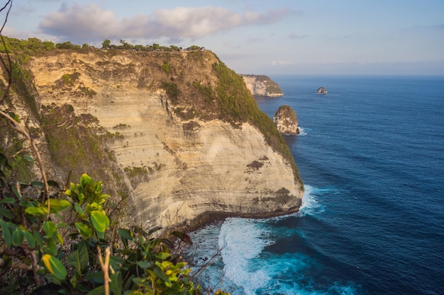 Manta Bay o Kelingking Beach en la isla de Nusa Penida Bali Indonesia