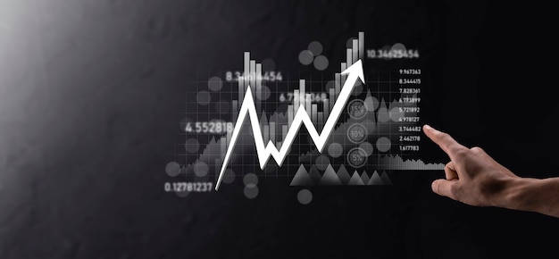 Mantenga a mano los datos de ventas y el gráfico de crecimiento económico. Planificación y estrategia empresarial. Analizando el trading de intercambio. Financiero y bancario. Tecnología de marketing digital Plan de ganancias y crecimiento.