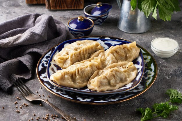 Manti azian tradicional, bolinhos com carne picada