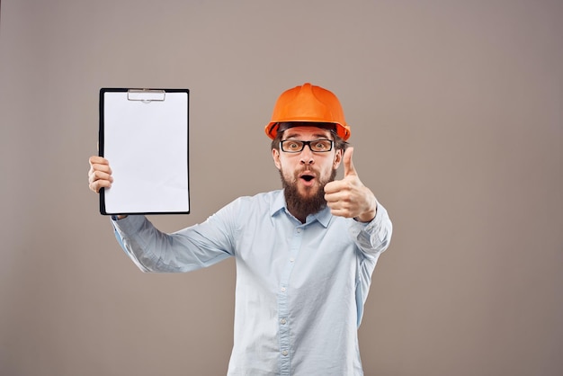 Manual de la industria de la construcción de sombrero fuerte naranja de trabajador foto de alta calidad