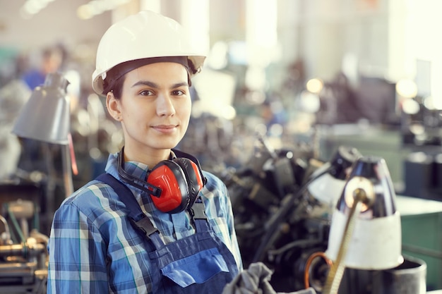 Manueller Dreher am Arbeitsplatz