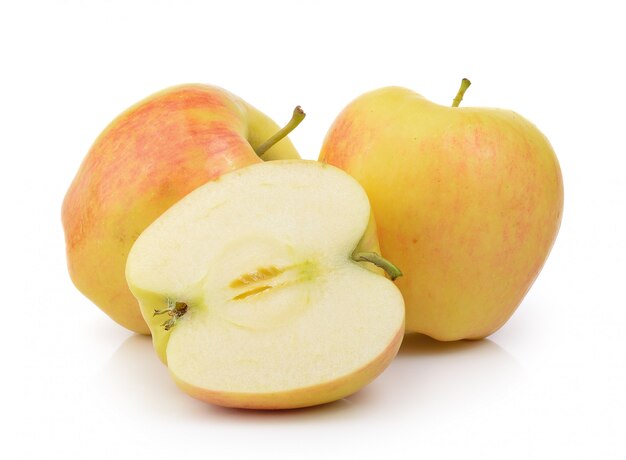 Manzana madura aislada